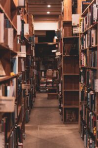 連休に訪れたい静かな書店カフェはどこですか？