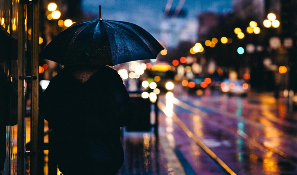 連休に雨でも静かに楽しめる場所はどこ？